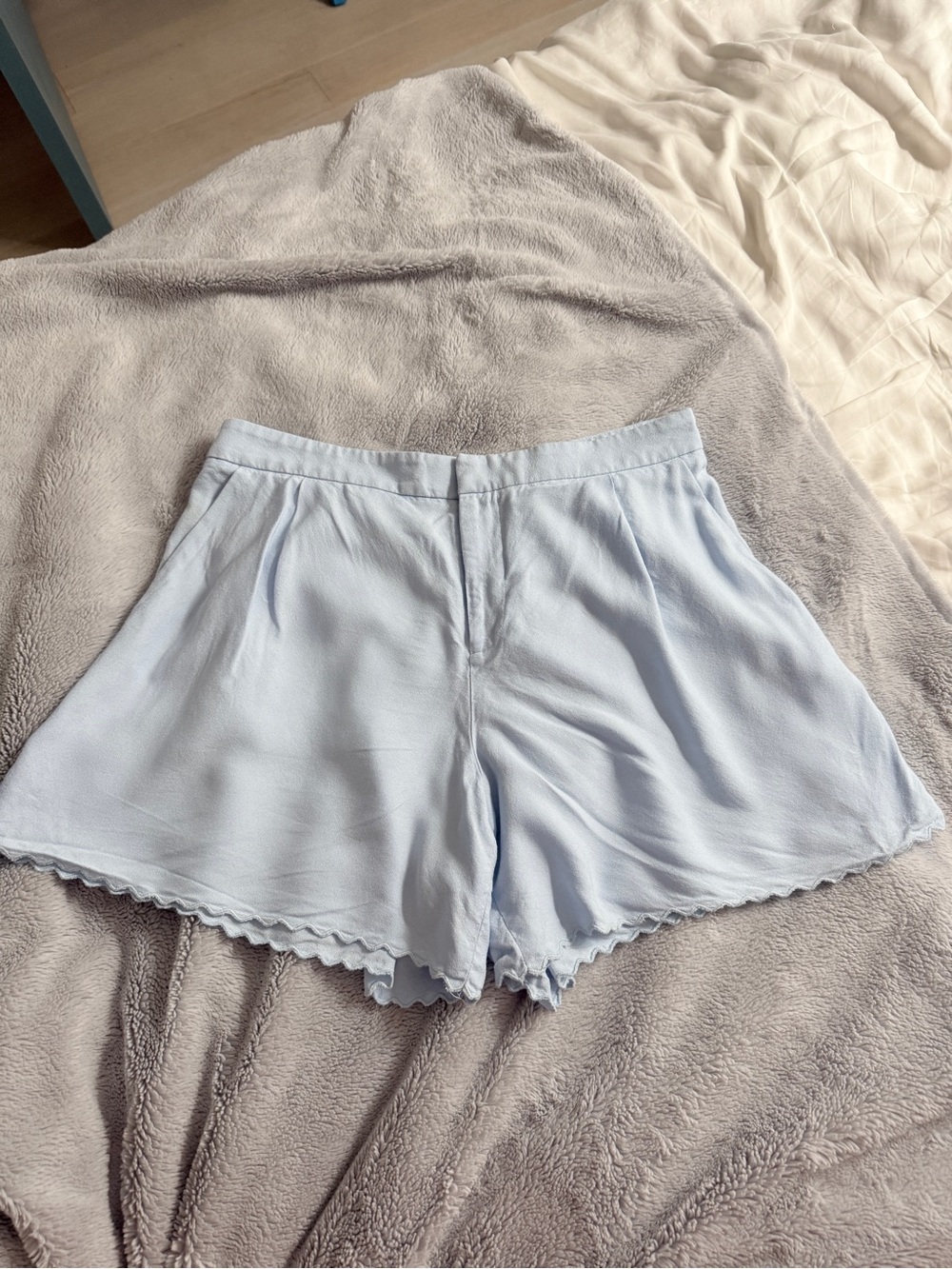 Club Monaco - Light Blue Scalloped Hem High-Waist Shorts - Size 4
